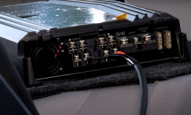 How to Hook Up a 4-Channel AMP to Front and Rear Speakers